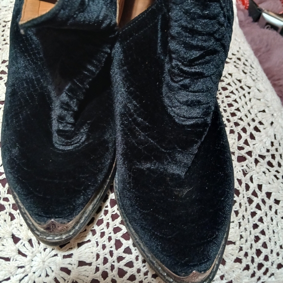 Black Boots - Picture 2 of 3